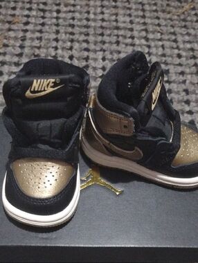 Nike Air Jordans Retro Black and Gold Baby High-Top Sneakers